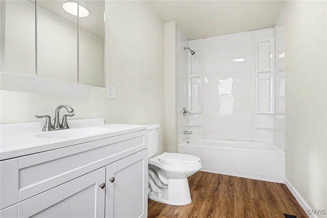 Building Photo - 302 Kellogg St