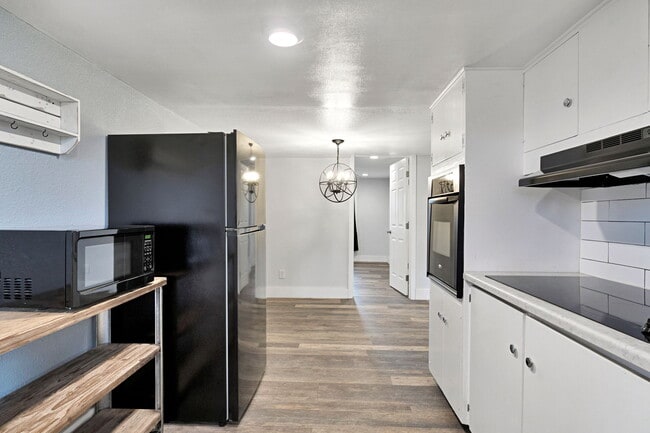 Building Photo - 480 N Rio Vista Ave