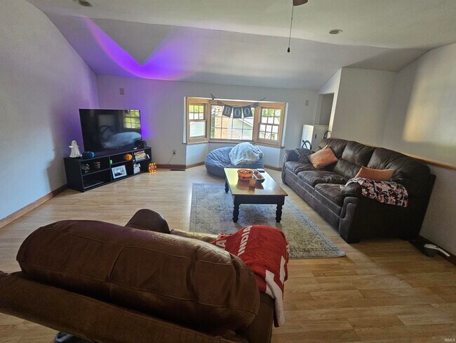 Building Photo - 405 E 15th St