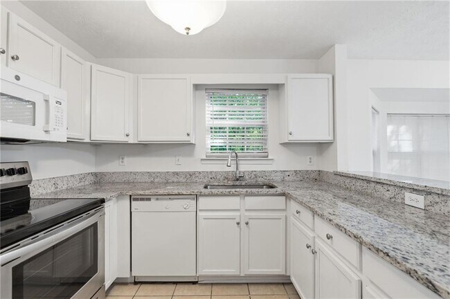 Building Photo - 6427 Wellington Chase Ct