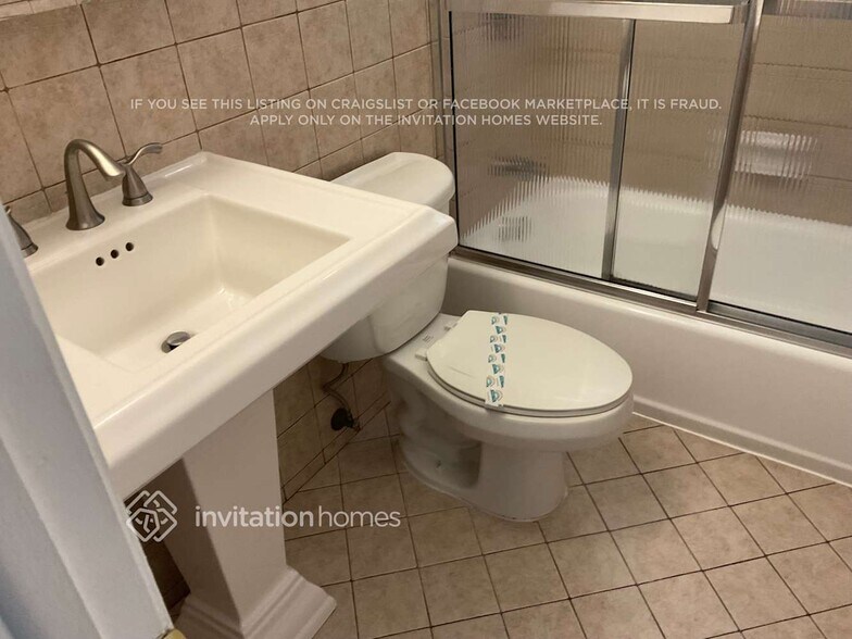 Building Photo - 946 Johnson St