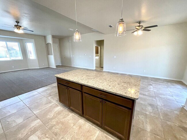 Building Photo - Beautiful 3 Bedroom Home in Southern Vistas w/ Solar!