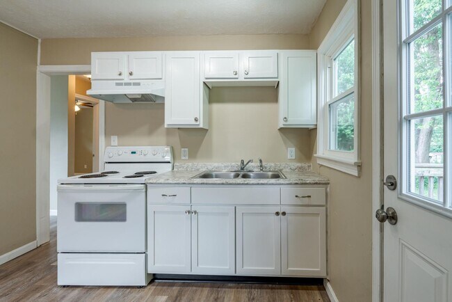 Building Photo - 509 Diecks Dr