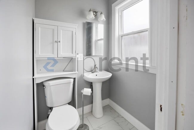 Building Photo - 16 Penhallow St