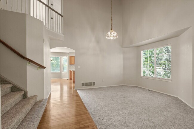 Building Photo - Spacious 4BR + Office Home in Pine Creek (...
