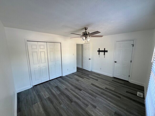 Building Photo - 48 Fox Run Ln