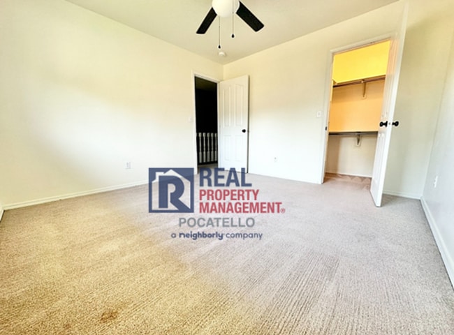 Building Photo - 5 Bedroom 3.5 Bath House - Pet Friendly