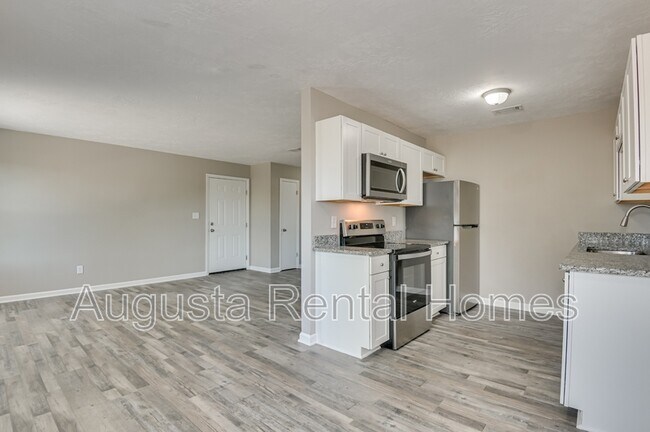 Building Photo - 150 Conifer Dr