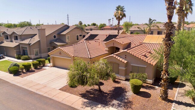 Building Photo - Gorgeous Everything you Need 4Bedroom plus Den Chandler Home!