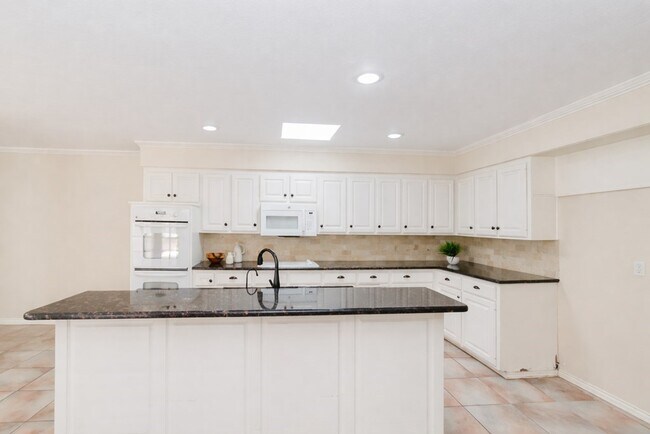 Building Photo - 3306 Haynes Ave