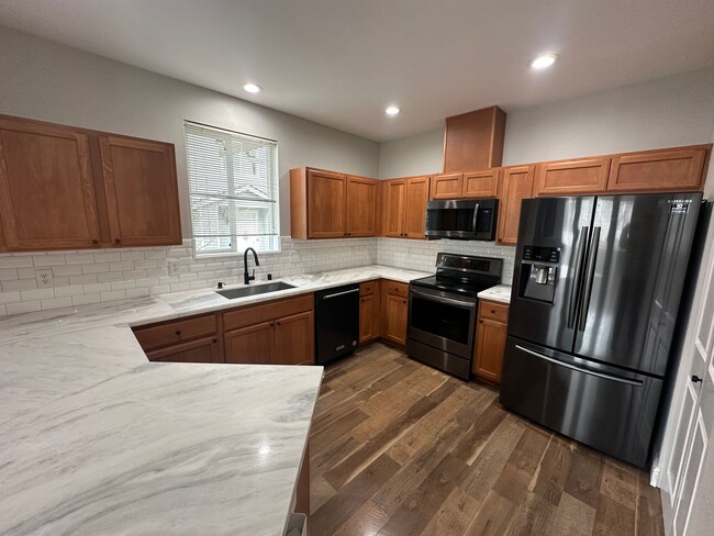 Building Photo - 2350 Simmons St