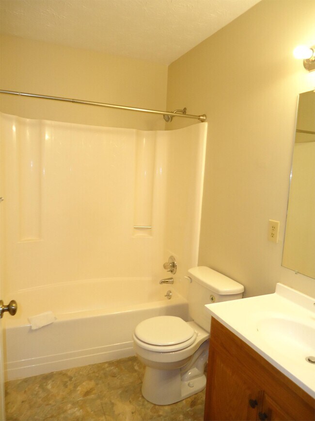 Building Photo - 504 Yorktowne Pl