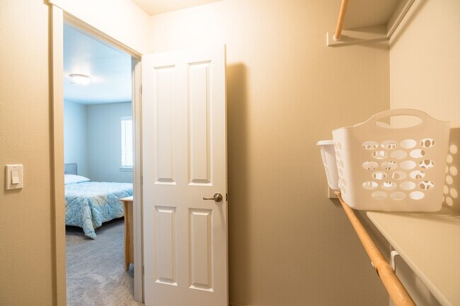 Building Photo - 5706 W 1st Pl