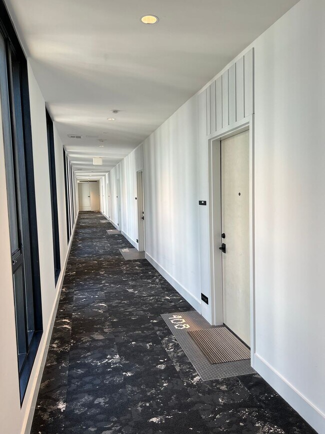 Building Photo - Trendy 1 Bedroom + den in Truxton Circle| Water included!