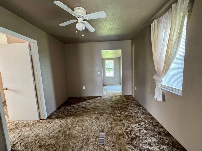 Building Photo - Adorable 2-Bedroom Home for Rent in Plant ...