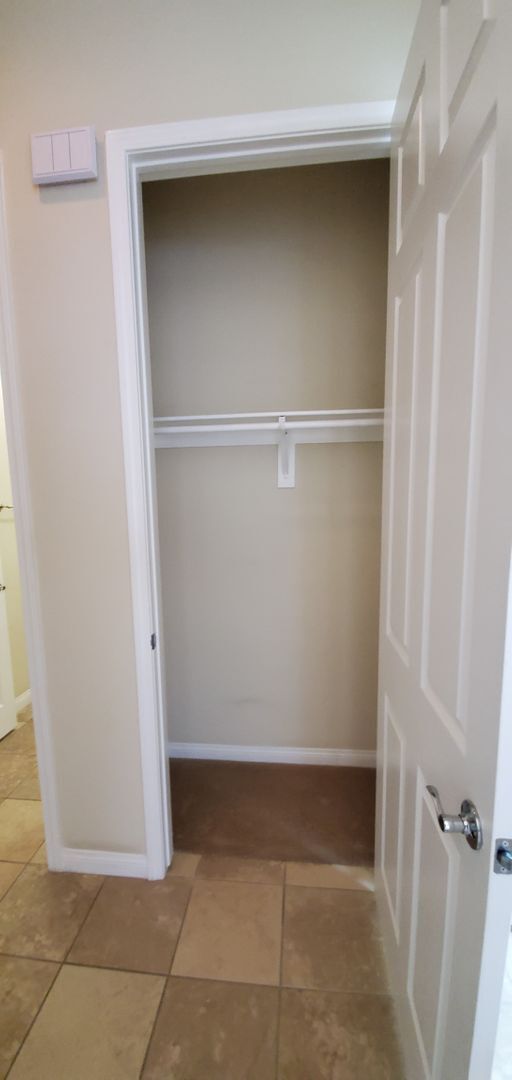 Building Photo - Apple Valley-Del Web Home, 2 Bedrooms,2 Ba...