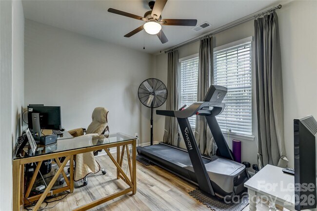 Building Photo - 905 Lyndley Dr