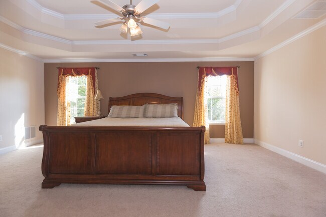 Building Photo - Spectacular 3 Bedroom 2 Bath House in Ocon...