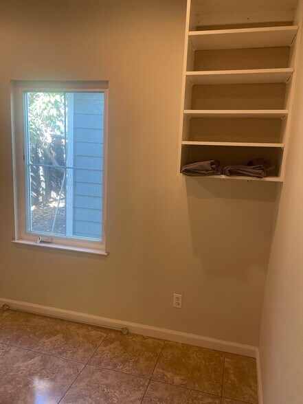Building Photo - 310 Snow Flake Way