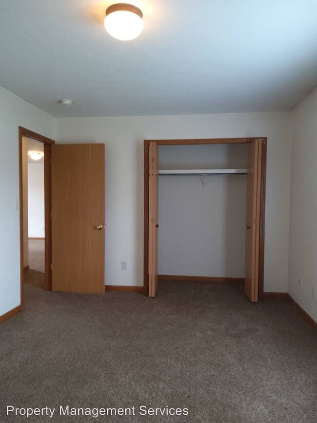 Building Photo - 279 Woodridge Ct