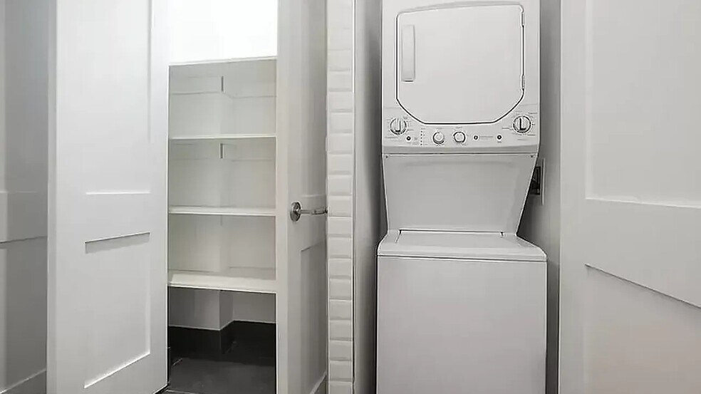 Building Photo - 164 Attorney St