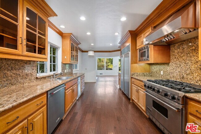 Building Photo - 139 S Anita Ave