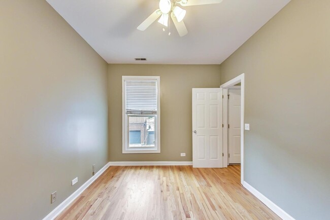 Building Photo - 2330 N Greenview Ave