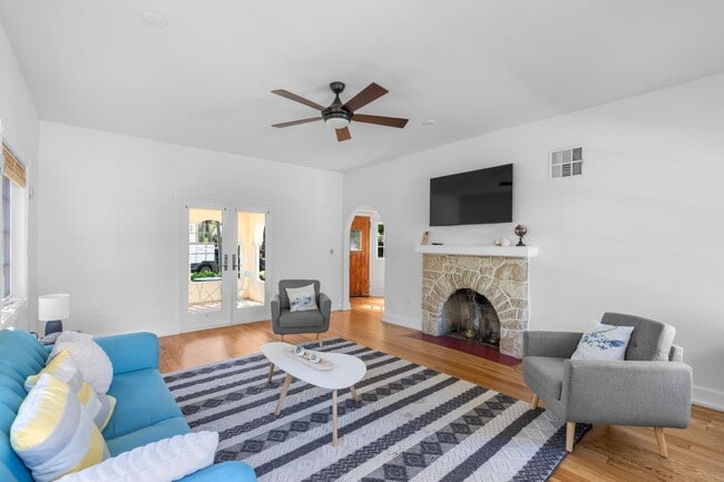 Building Photo - 419 30th St