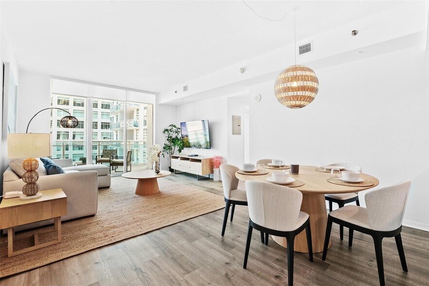 Building Photo - 951 Brickell Ave