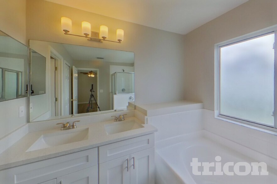 Building Photo - 13130 Fennway Ridge Dr
