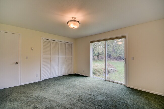 Building Photo - 4 Bedroom House in Coupeville