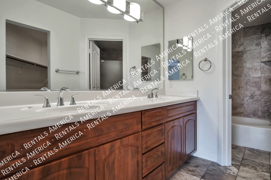 Building Photo - 5104 N 32nd St