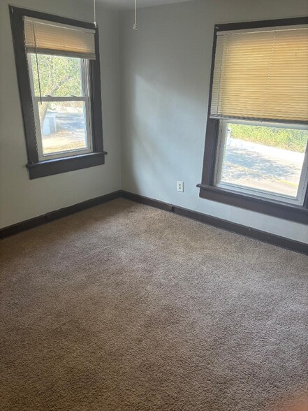 Building Photo - 1603 Riverside Dr