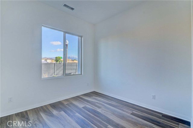 Building Photo - 130 Spectacle