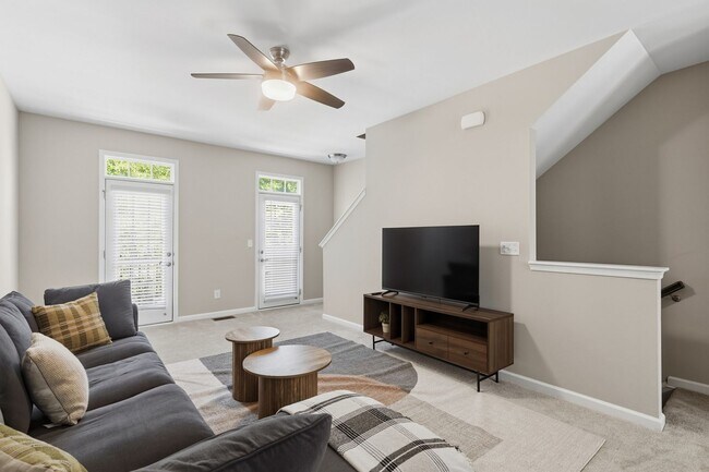 Building Photo - Stylish 3bd 3.5bath townhome for rent in the highly desirable Vermillion