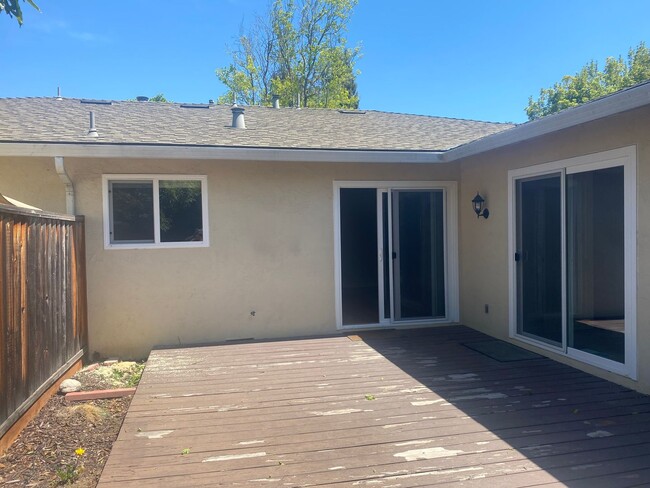 Building Photo - Quiet Sunnyvale Home