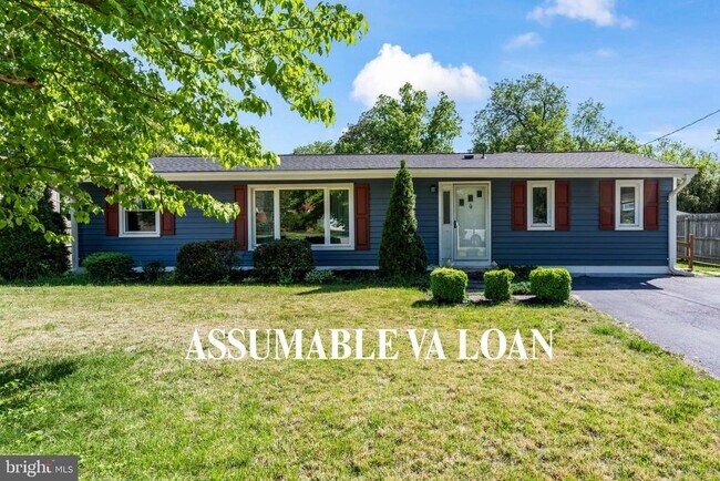 Building Photo - 8005 Woodholme Cir