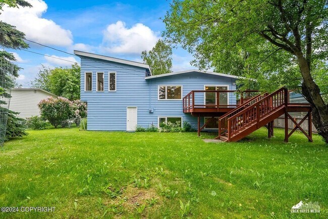 Building Photo - Newly Updated 4 Bedroom UMED Home!