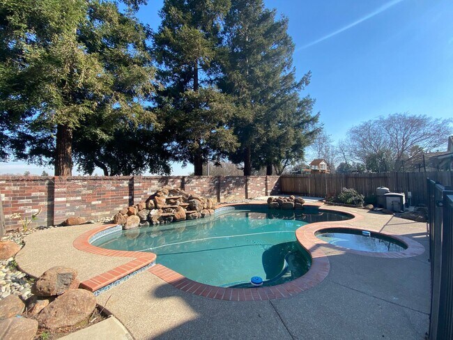 Building Photo - Spacious Home with a Pool & Hot Tub!