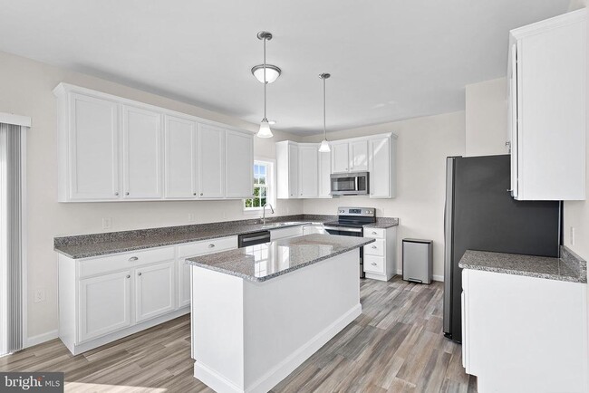 Building Photo - 100 Holiday Ct