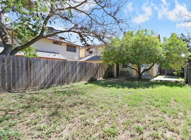 Building Photo - 1305 Sylvan Meadows Dr