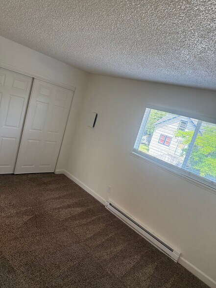 Building Photo - 3025 SE 20th Ave