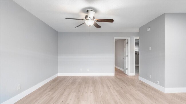 Building Photo - 626 SW 14th Ave