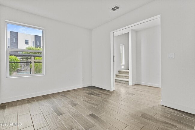 Building Photo - 325 E Coronado Rd