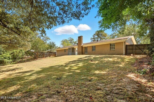 Building Photo - 23 Fox Glen Cir