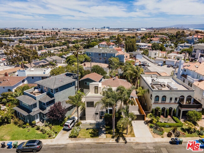 Building Photo - 224 Sunridge St