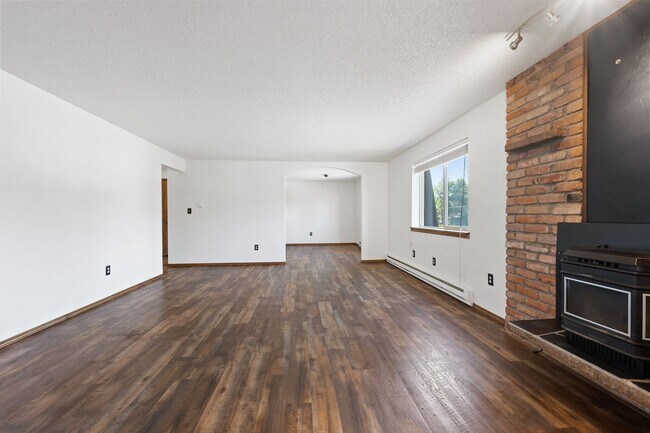 Building Photo - 1716 N Pettet Dr