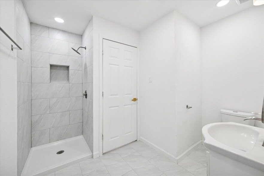 Building Photo - 1500 Harvard St