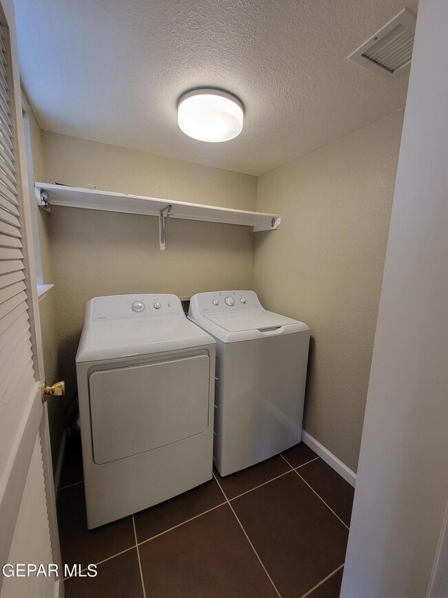 Building Photo - 7225 Tierra Taos Dr
