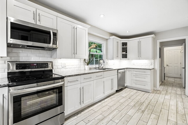 Building Photo - 163 MacGregor Dr